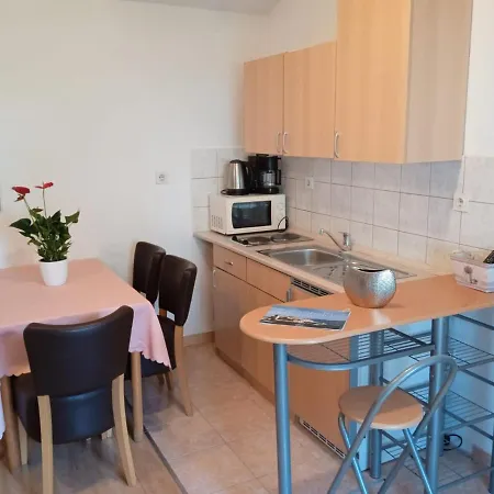 Pelivan Апартаменты Каштела