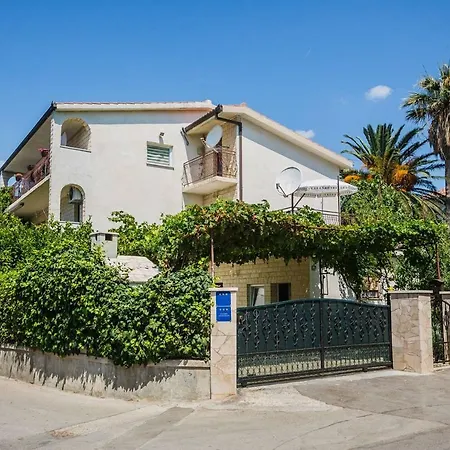 Pelivan Апартаменты Каштела